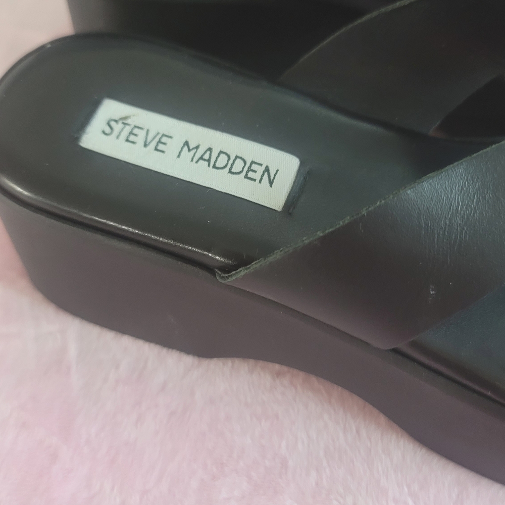 Steve Madden Black Platform Flip Flop Sandals - Picture 4 of 8